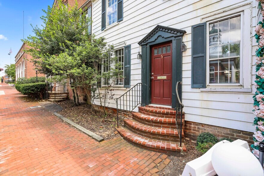 More Photos Of 3 E Market St, Leesburg Office For Sale