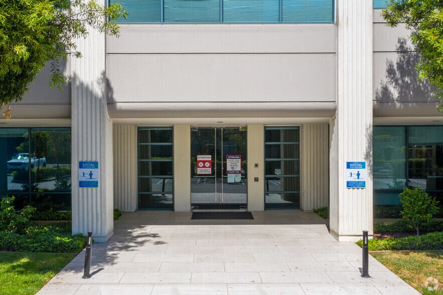 More Photos Of 2465 Latham St, Mountain View Office For Lease