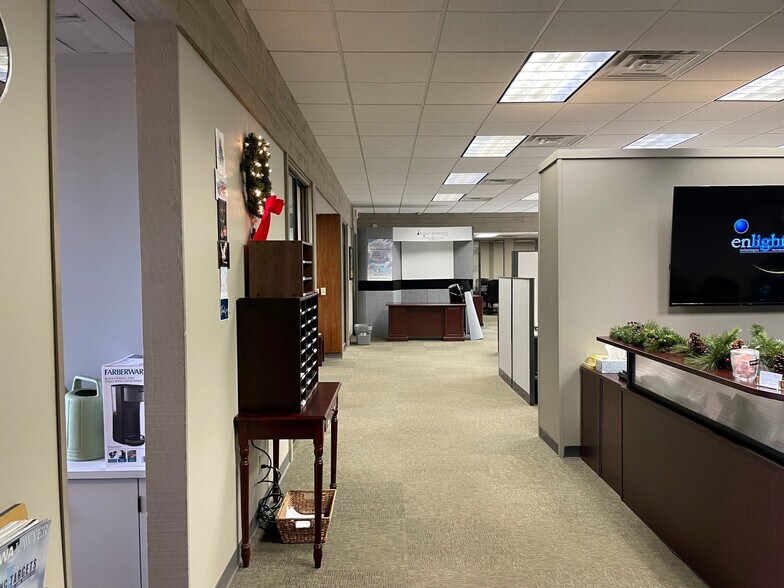 More Photos Of 4211 Glass Rd NE, Cedar Rapids Office For Lease