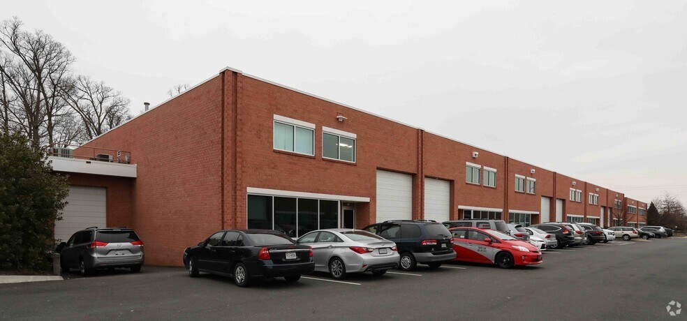 More Photos Of 22135 Davis Dr, Sterling Light Distribution For Lease
