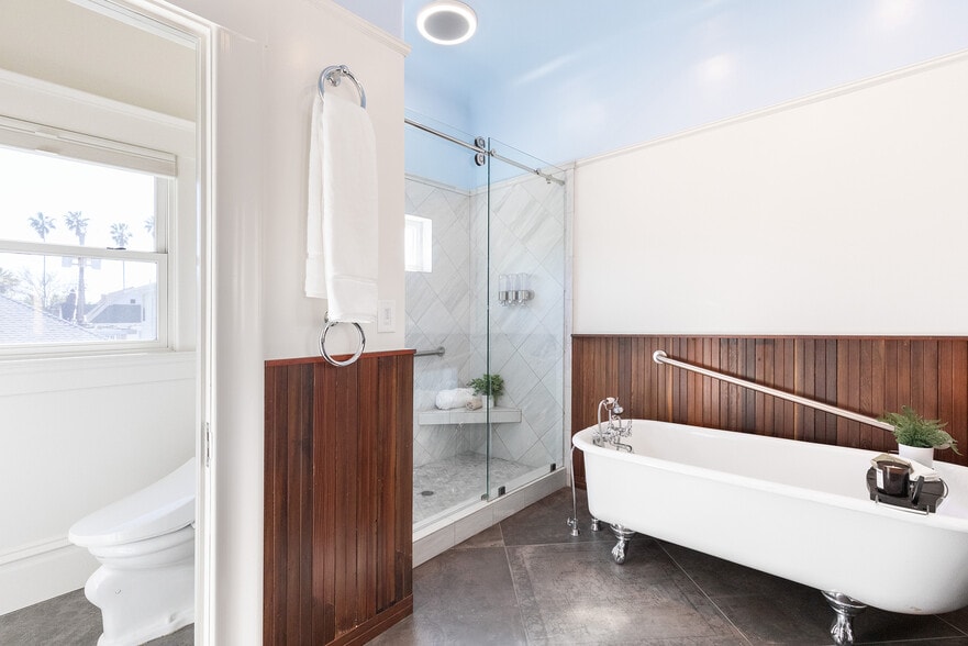 More Photos Of 2220 Capitol Ave, Sacramento Apartments For Sale