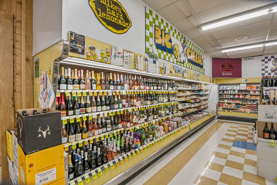 More Photos Of 704 SW Higgins Ave, Missoula Supermarket For Sale
