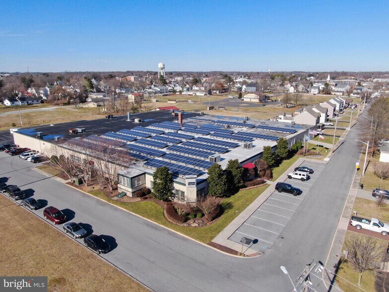 More Photos Of 301 SE 4th St, Milford Light Manufacturing For Lease