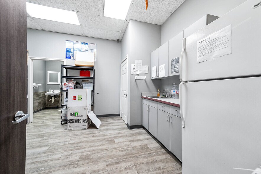 More Photos Of 8530 S Braeswood Blvd, Houston Freestanding For Lease