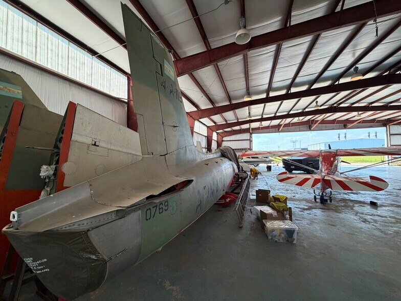 More Photos Of 5519 W Arcola Airport, Arcola Airplane Hangar For Sale