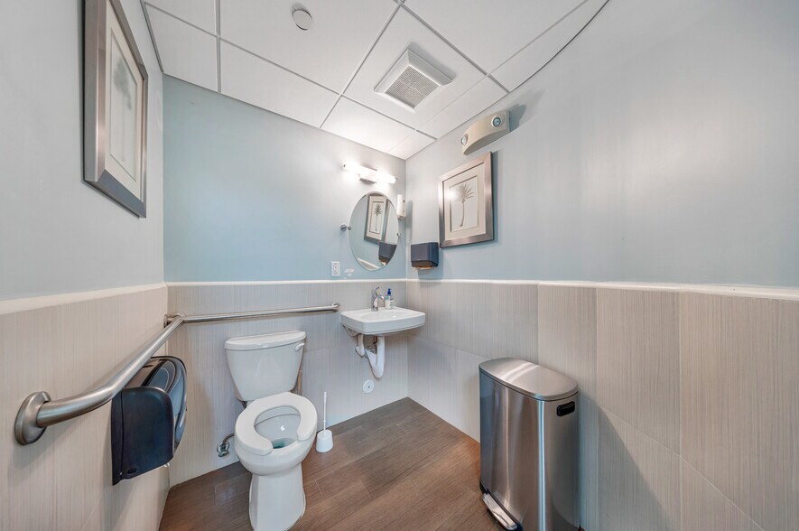 More Photos Of 1693 SW 27th Ave, Miami Office For Sale