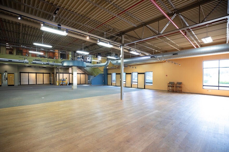 More Photos Of 5900 Mo-150 Hwy, Grandview Auto Dealership For Sale