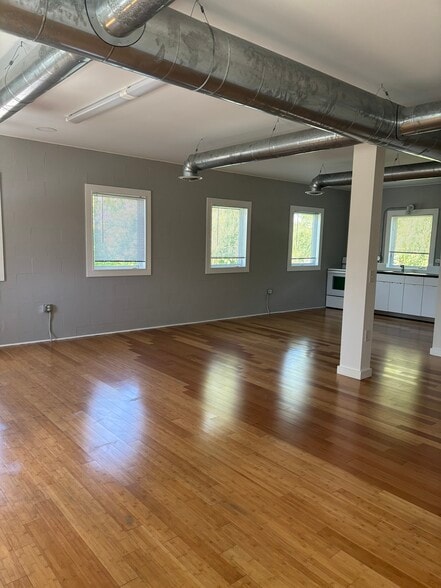 More Photos Of 2035 Manchester St NE, Atlanta Loft Creative Space For Lease