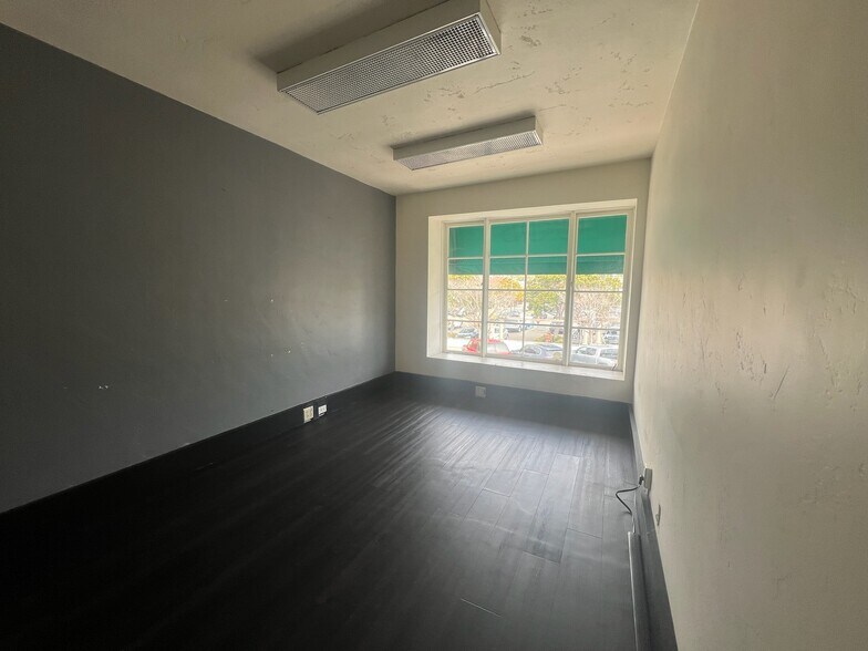 More Photos Of 7540-7542 Fay Ave, La Jolla Storefront Retail Office For Lease