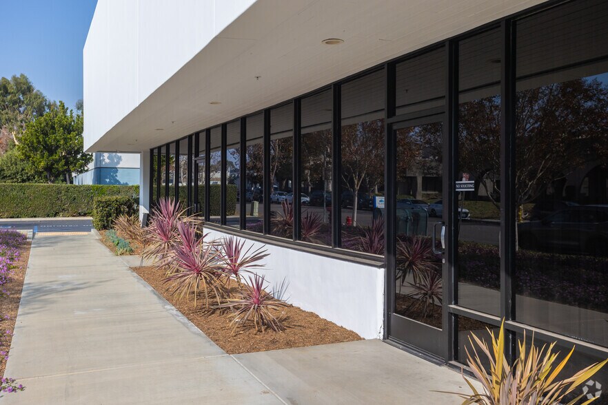 More Photos Of 1821 Kettering St, Irvine Warehouse For Lease
