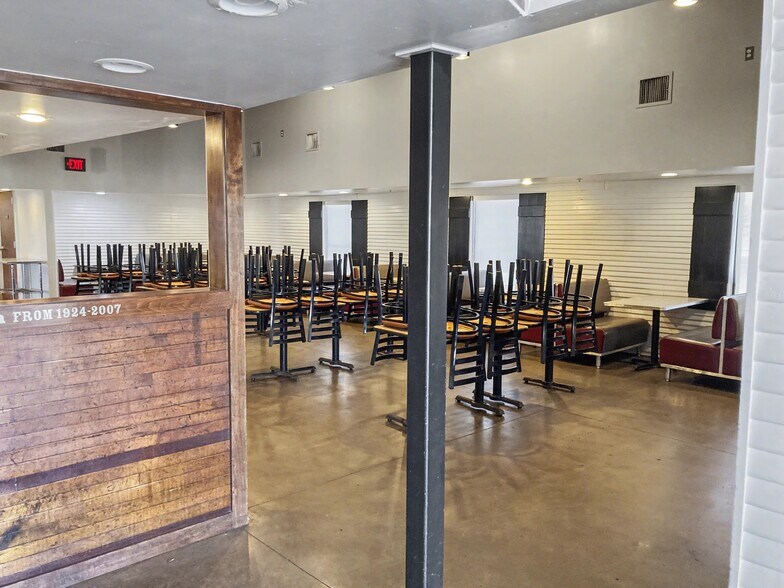 More Photos Of 333 W Albany St, Broken Arrow Restaurant For Sale