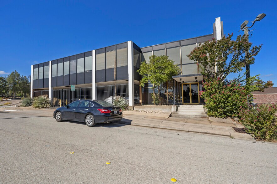 More Photos Of 910 Collier St, Fort Worth Loft Creative Space For Lease