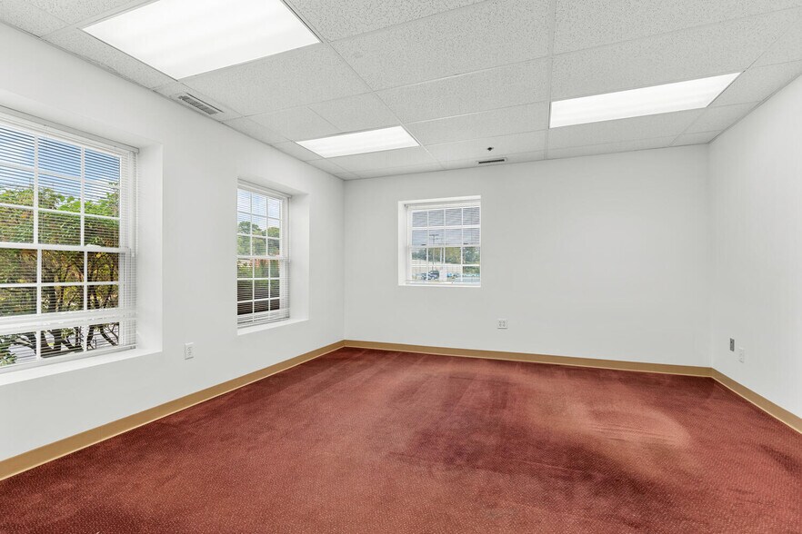 More Photos Of 30 Ray Ave, Burlington Light Distribution For Lease