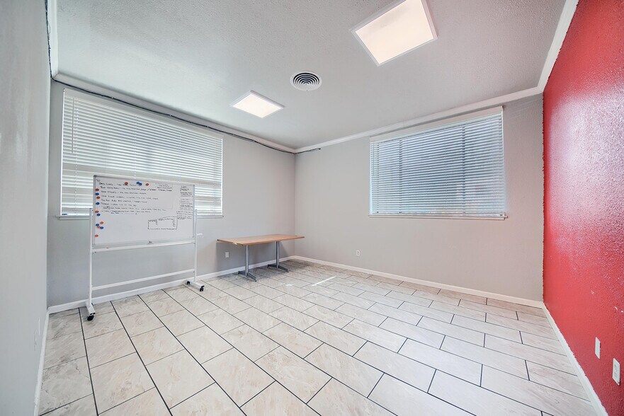 More Photos Of 33 E Magnolia St, Stockton Office For Lease
