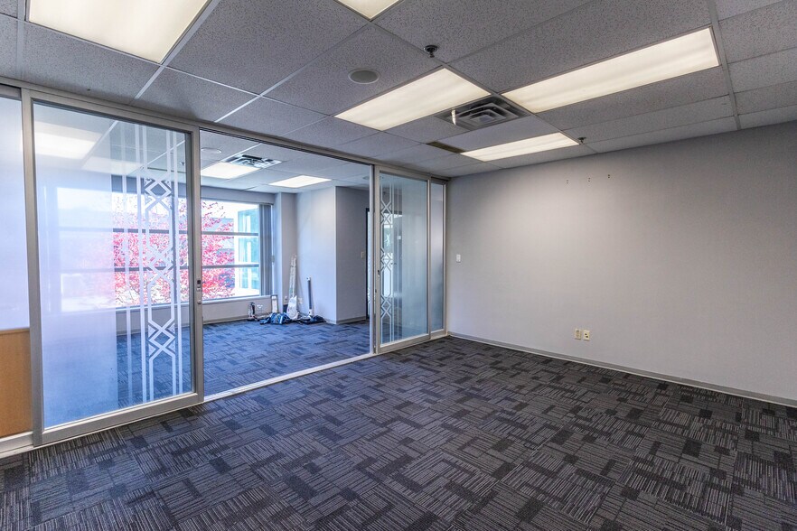 More Photos Of 3871 N Fraser Way, Burnaby Showroom For Sale