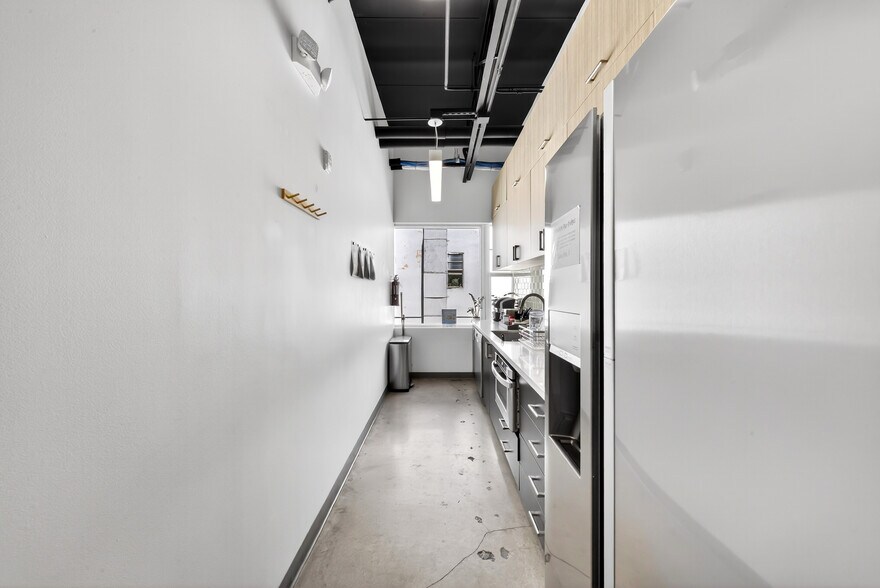 More Photos Of 7630 Biscayne Blvd, Miami Office For Lease