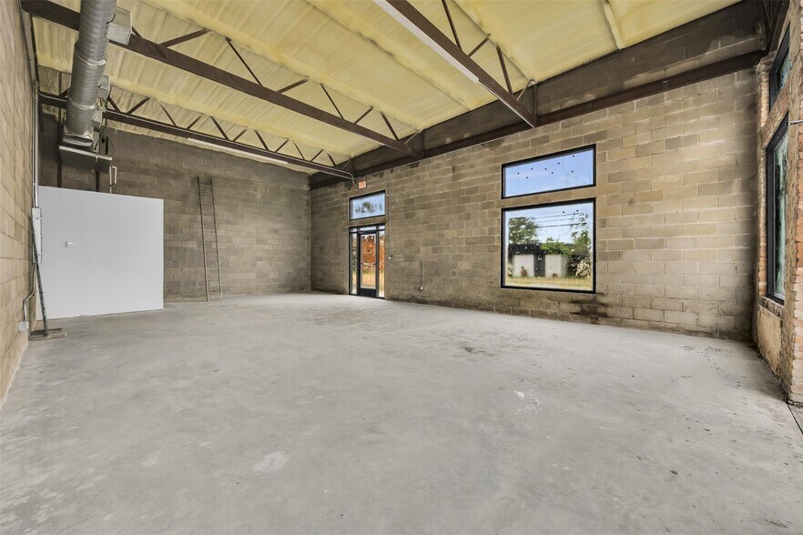 More Photos Of 118 Dallas St, Rice General Retail For Lease