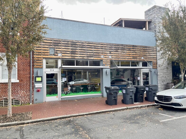 More Photos Of 314 William St, Fredericksburg Storefront For Lease