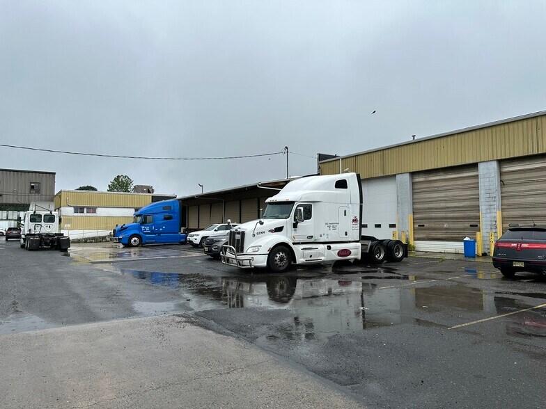 More Photos Of 15 Frontage Rd, Hampton Truck Terminal For Sale