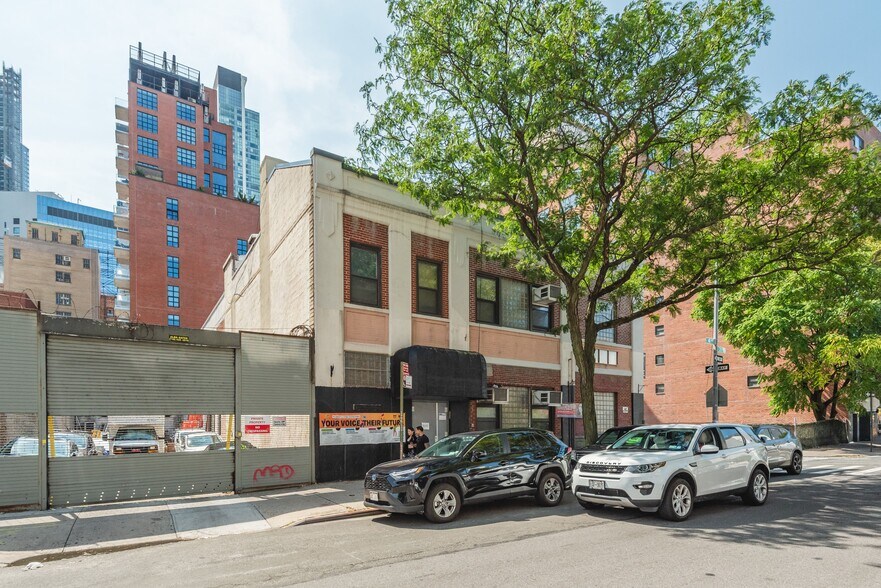 More Photos Of 2804 41st Ave, Long Island City Apartments For Sale