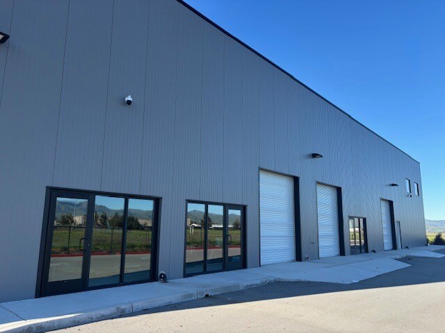 More Photos Of 1940 Airway Dr, Hollister Industrial For Lease
