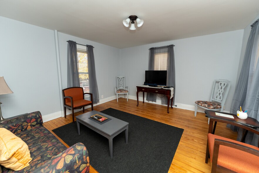 More Photos Of 218 S Washington St, Mt Pleasant Office For Sale