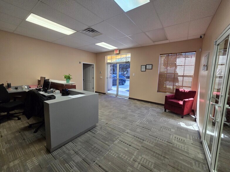 More Photos Of 1070-1072 E Brandon Blvd, Brandon Medical For Lease