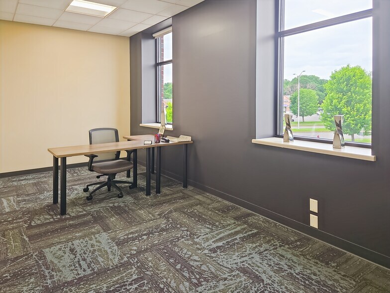 More Photos Of 3402 Oakwood Mall Dr, Eau Claire Coworking Space