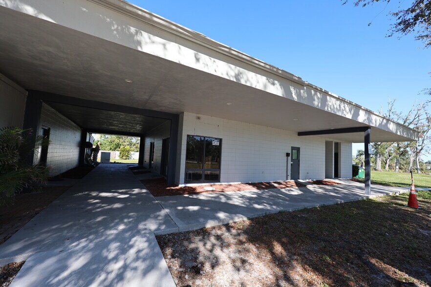 More Photos Of 3005 S Tuttle Ave, Sarasota Religious Facility For Sale