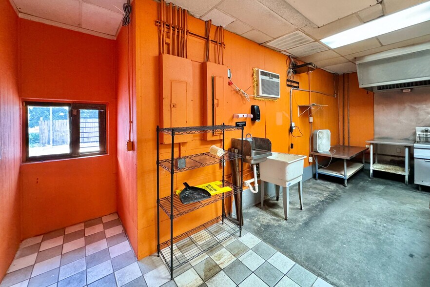 More Photos Of 1480 Washington Blvd, Beaumont Freestanding For Sale