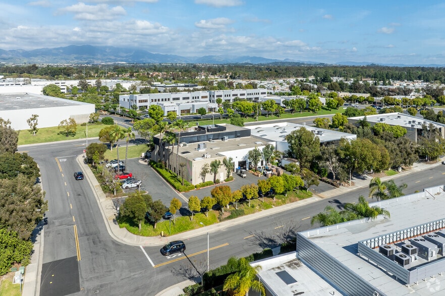 More Photos Of 1 Wrigley Ave, Irvine Distribution For Sale