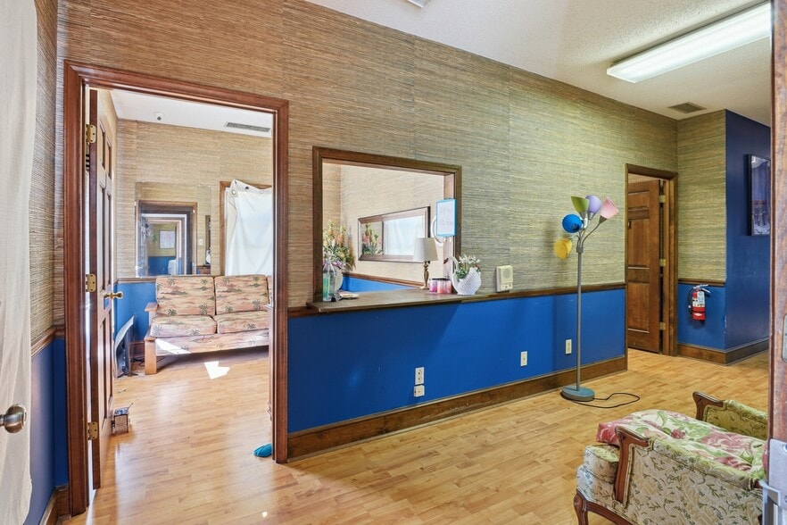 More Photos Of 5808 Monroe Rd, Charlotte Office For Sale