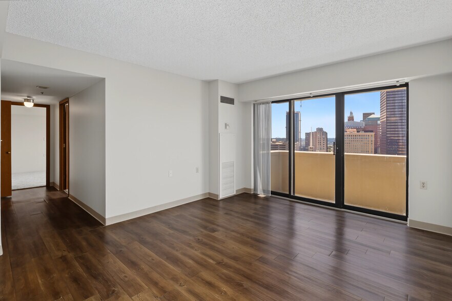 More Photos Of 615 Park St, Des Moines Apartments For Sale