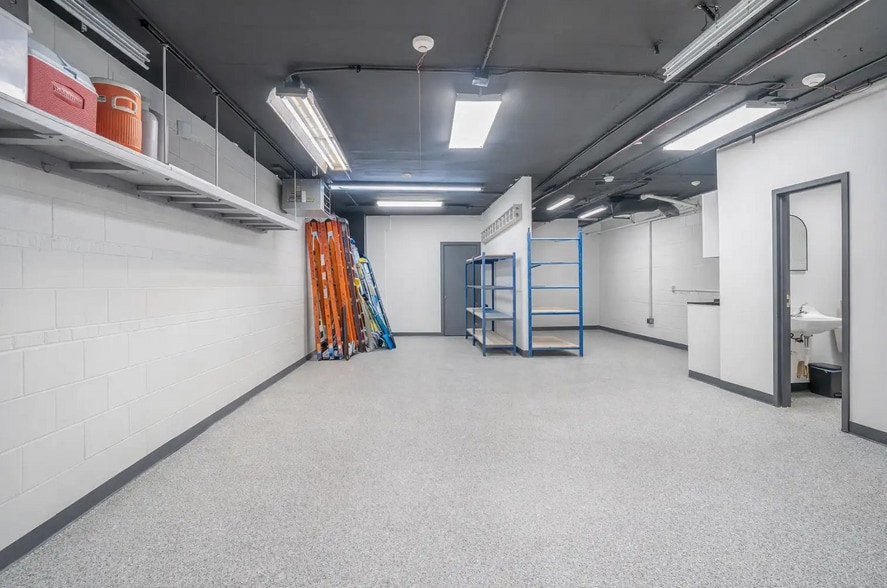 More Photos Of 837 Mannheim Rd, Bellwood Showroom For Sale