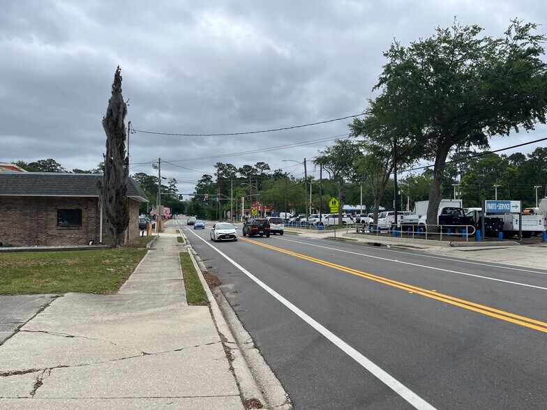 More Photos Of 5013 Park St, Jacksonville Auto Repair For Sale