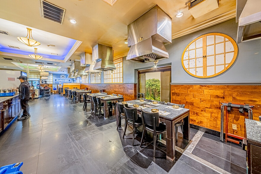 More Photos Of 3680 W 6th St, Los Angeles Restaurant For Sale