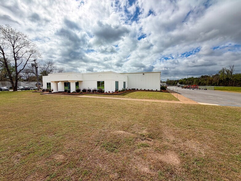 More Photos Of 1011 Cedar Lake Rd SE, Decatur Warehouse For Lease