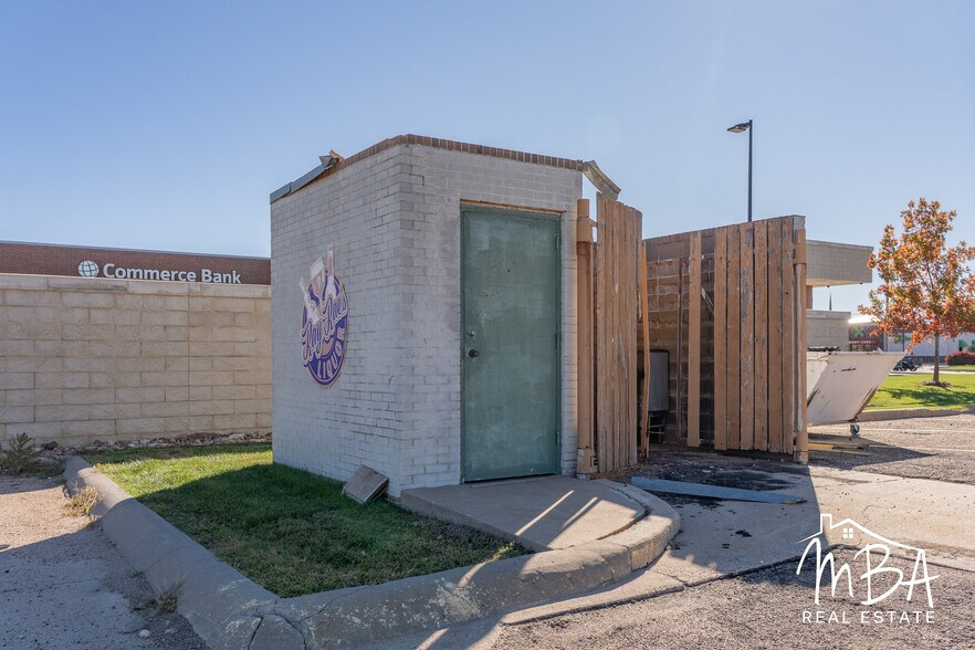 More Photos Of 1505 E Kansas Ave, Garden City Restaurant For Sale