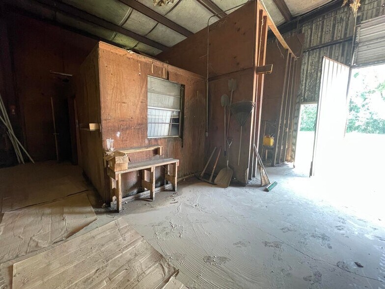 More Photos Of 40 Bradley Cove rd, Russellville Flex For Sale