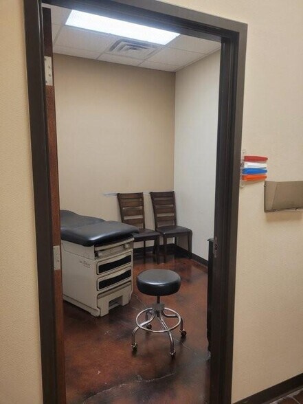 More Photos Of 301 SW 16th St, Bentonville Medical For Sale