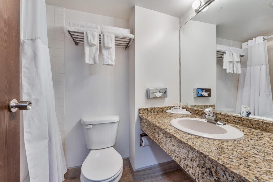 More Photos Of 333 N Main St, Richfield Hotel For Sale