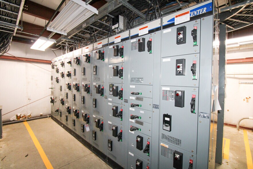 More Photos Of 5640 44th Ave S, Clinton Industrial For Sale