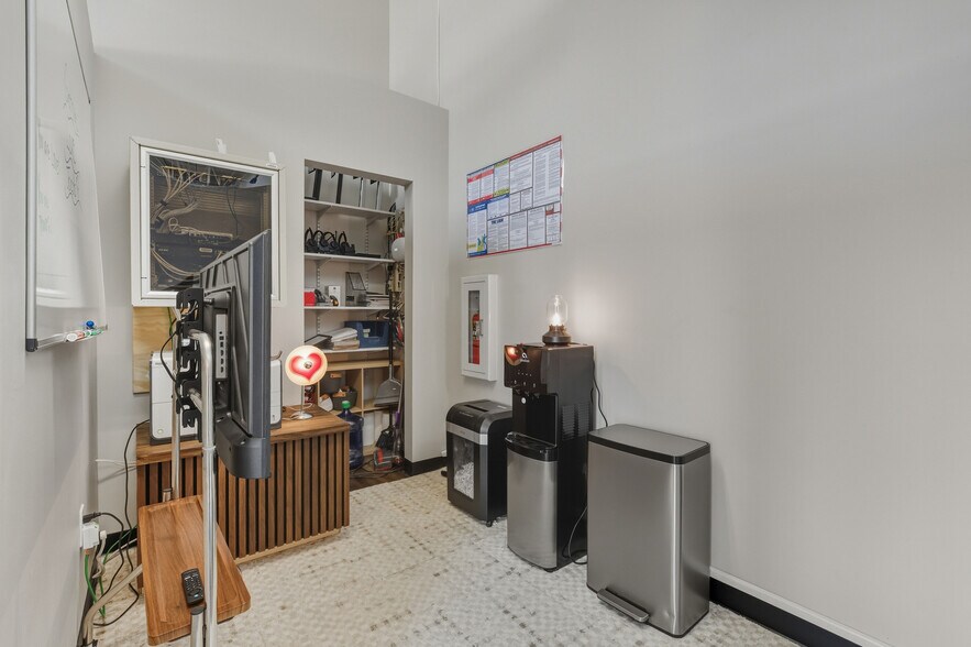 More Photos Of 1320 Ellsworth Industrial Dr, Atlanta Loft Creative Space For Lease