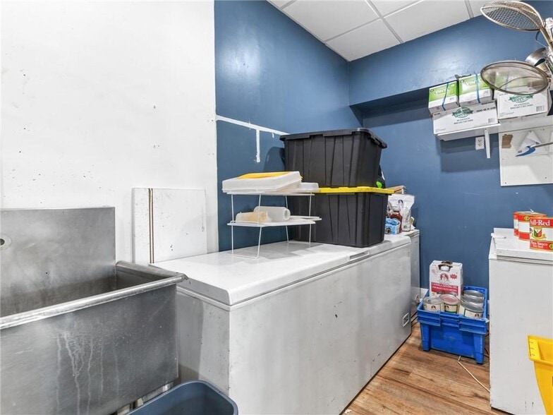 More Photos Of 2291 W Shore Rd, Warwick Showroom For Sale