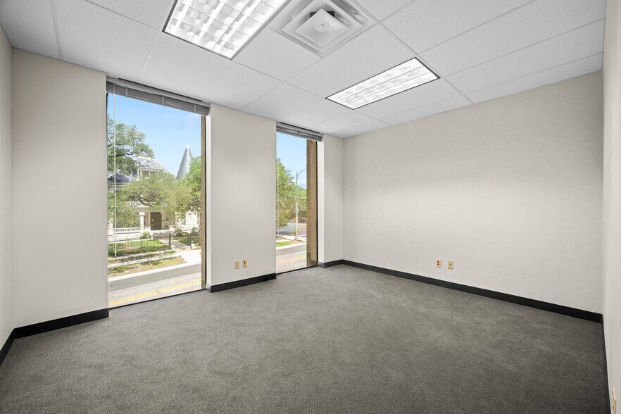 More Photos Of 1411 West Ave, Austin Office For Sale