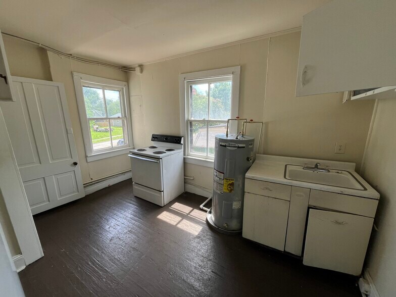 More Photos Of 927 Farmer St, Petersburg Apartments For Sale