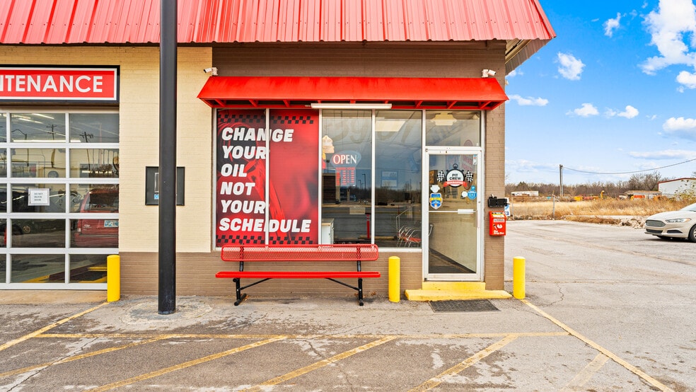 More Photos Of 1107-1111 W Shawnee St, Muskogee Auto Repair For Sale