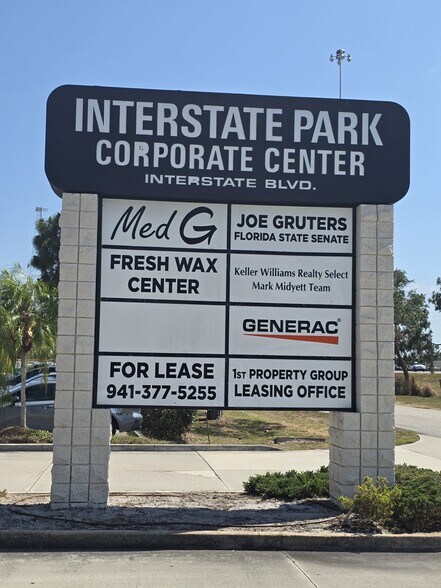 More Photos Of 367 Interstate Blvd, Sarasota Showroom For Lease