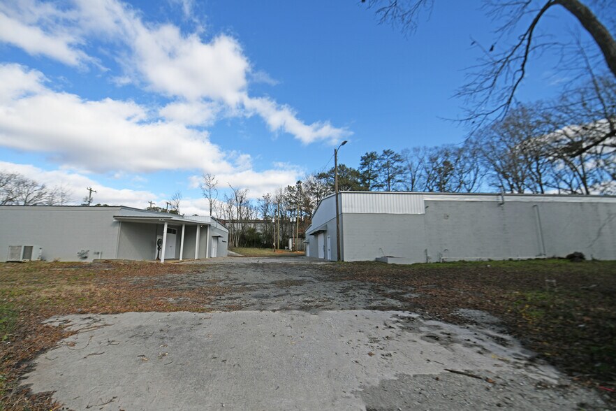 Primary Photo Of 205-207 Ginn St, Greenwood Service For Sale