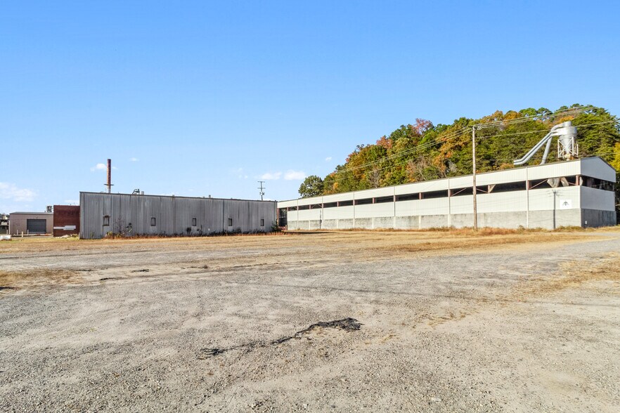 More Photos Of 1641 Fairystone Park Hwy, Stanleytown Warehouse For Sale